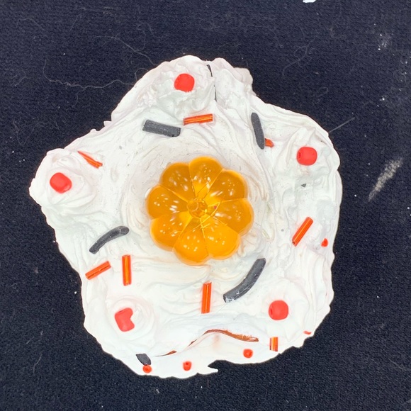 Small resin trinket box orange pumpkin themed - Picture 3 of 3